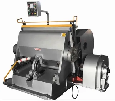 주름잡기와 다이 커팅 머신